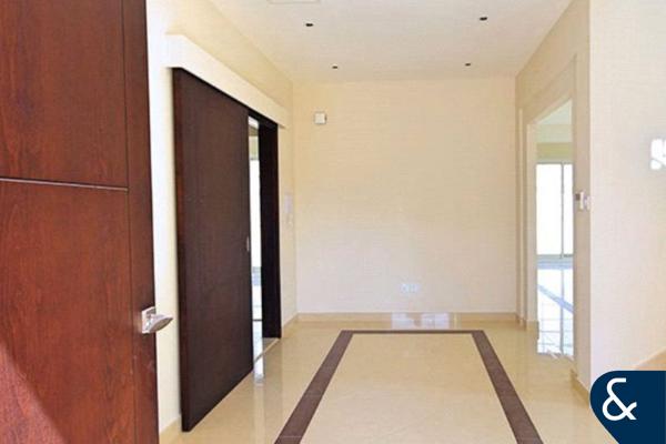 3 Bedrooms | Vacant | Huge Corner Plot